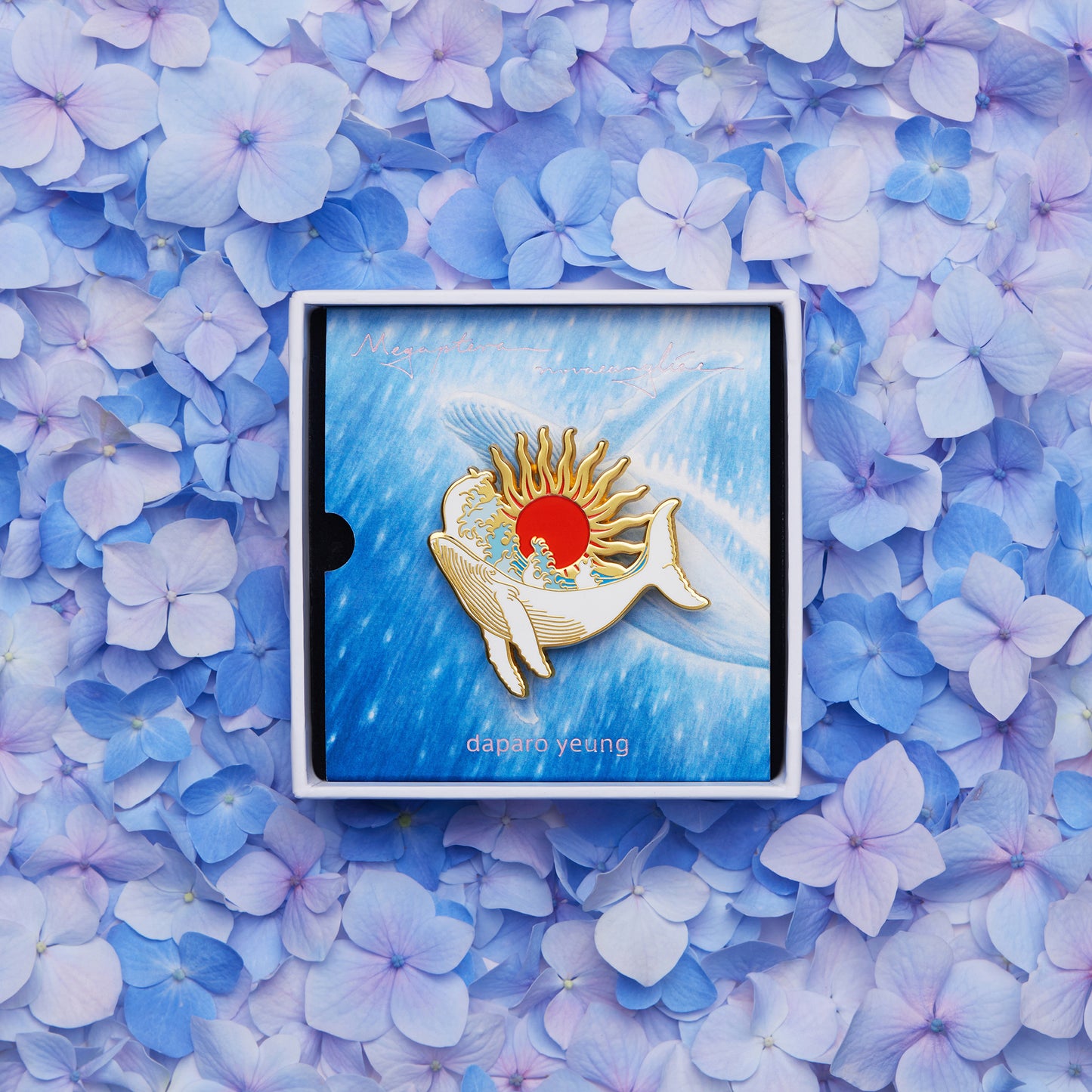 daparo Glow-in-the-Dark Enamel Pins "Humpback Whale"