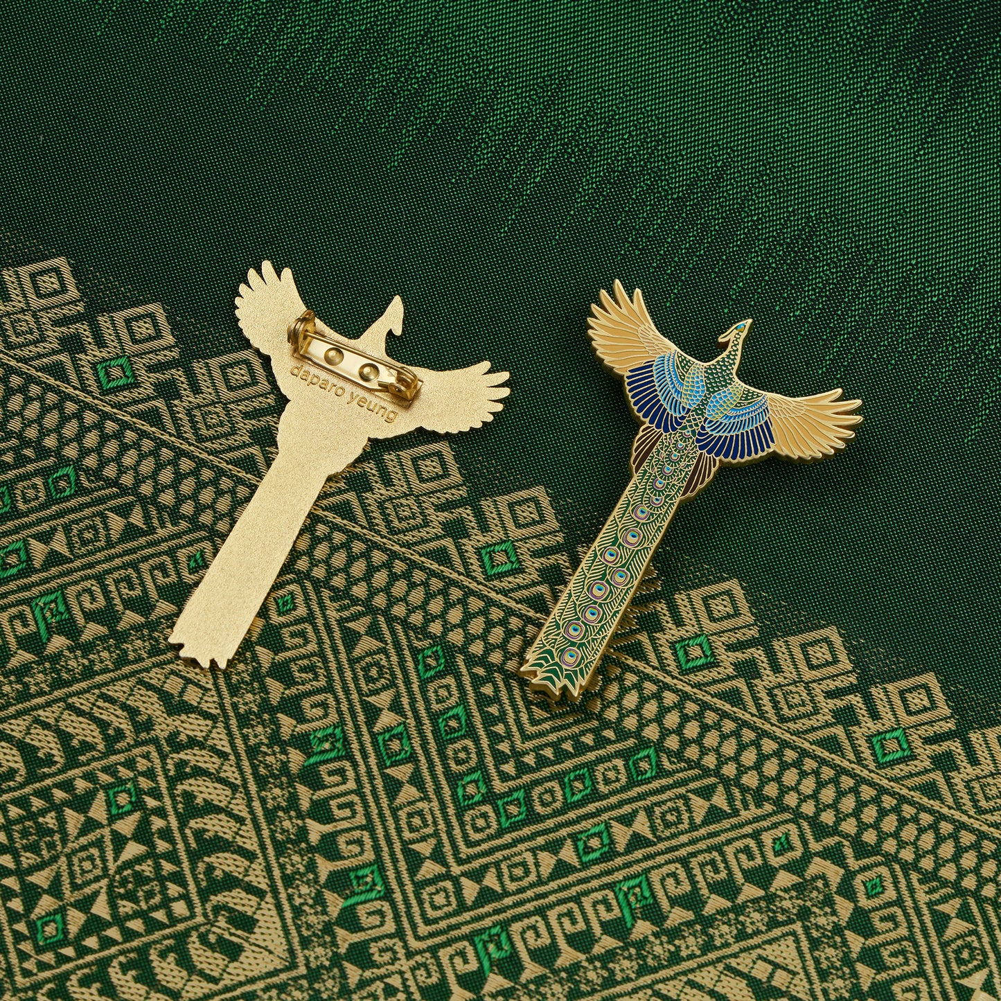 daparo Enamel Pins "Green Peafowl"