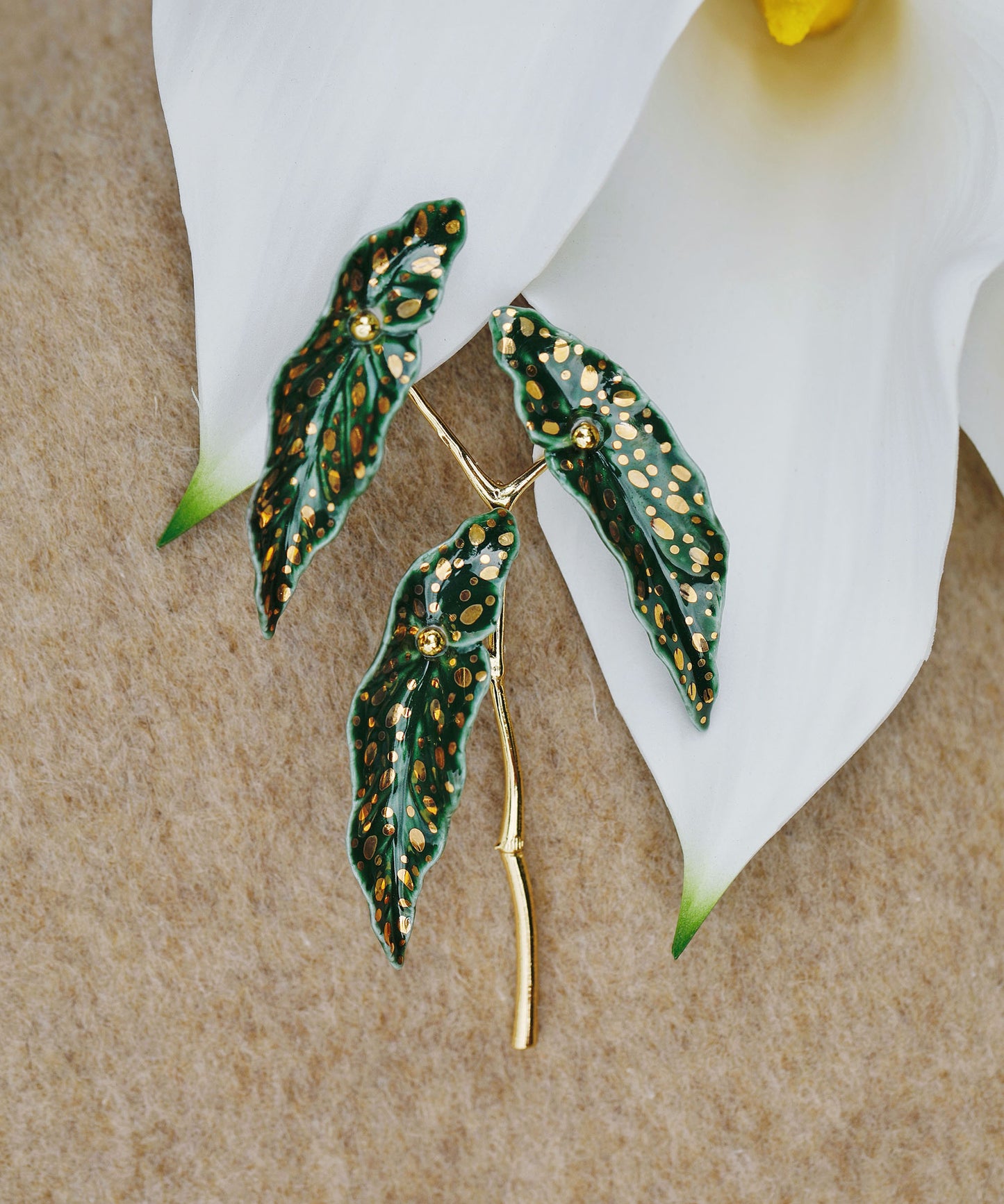 YIHE Ceramic Brooches "Begonia"