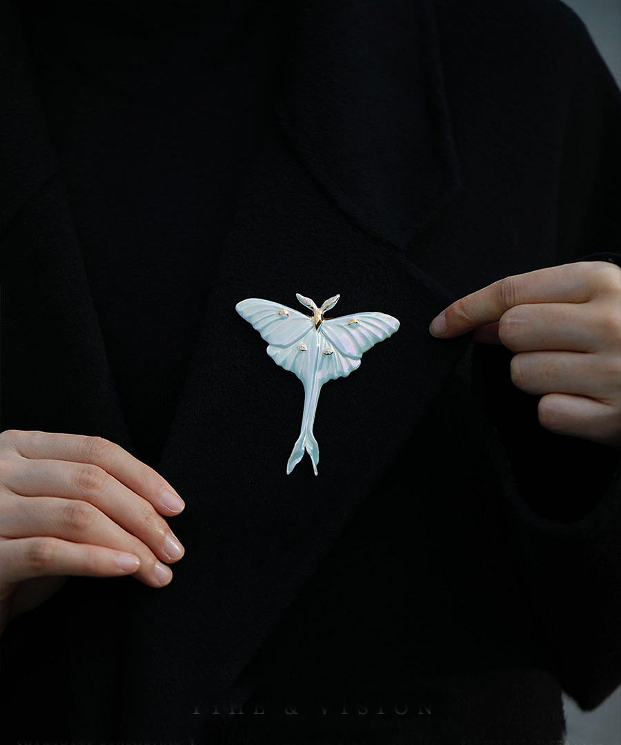 YIHE Ceramic Brooches "Luna Moth"