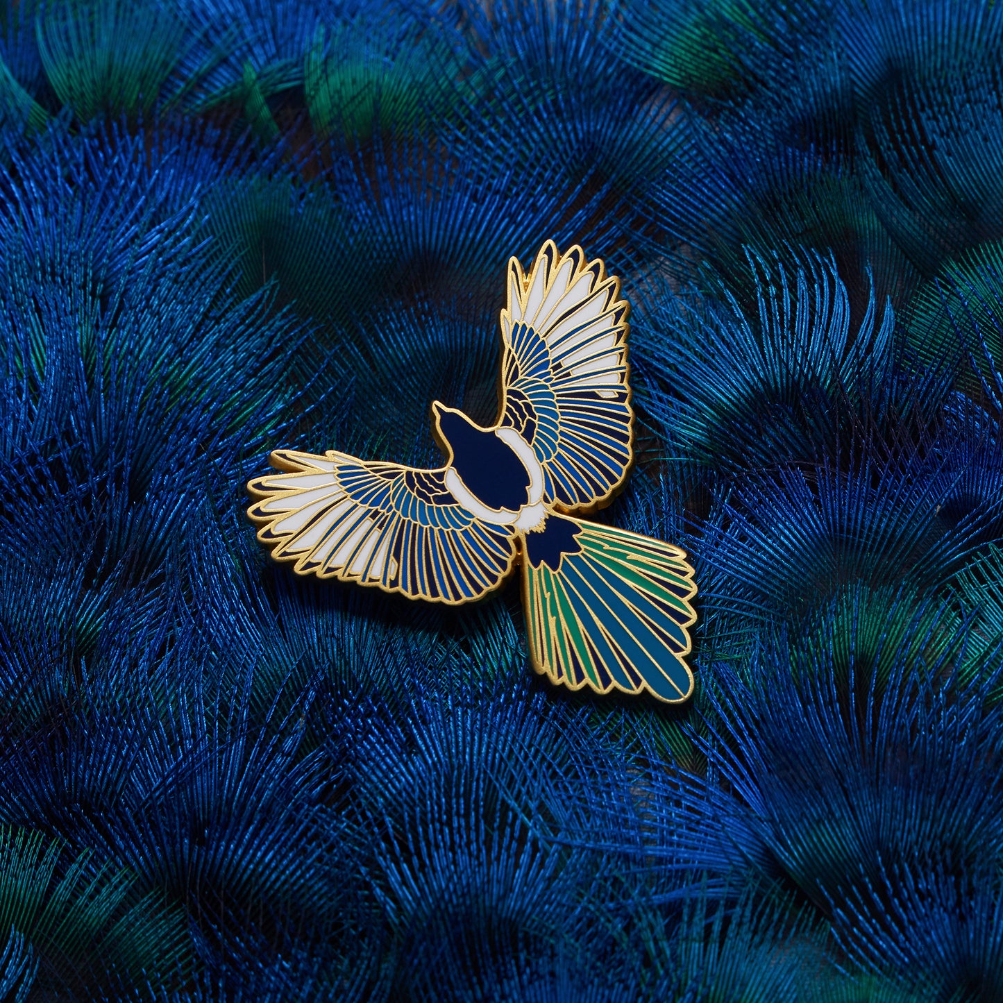 daparo Enamel Pins "Eurasian Magpie"