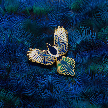 daparo Enamel Pins "Eurasian Magpie"