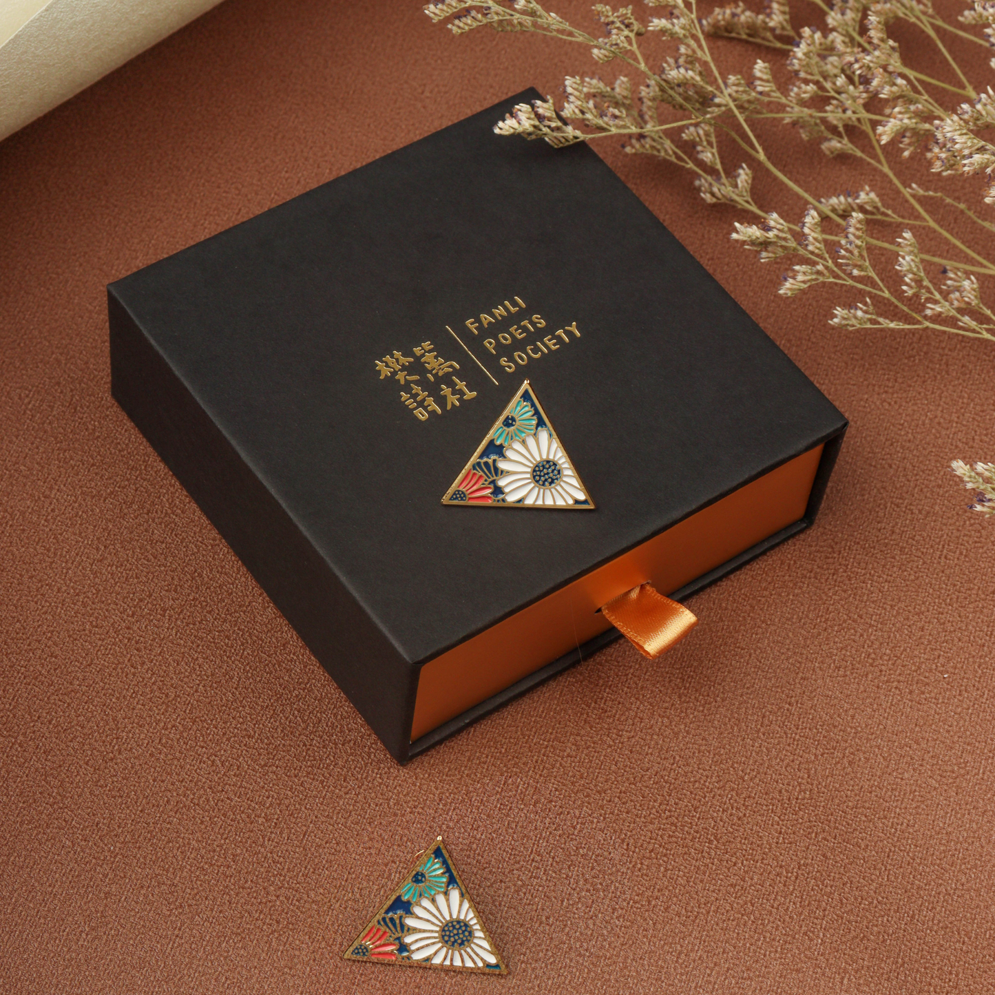 Fanli Enamel Pins "Little Daisy"