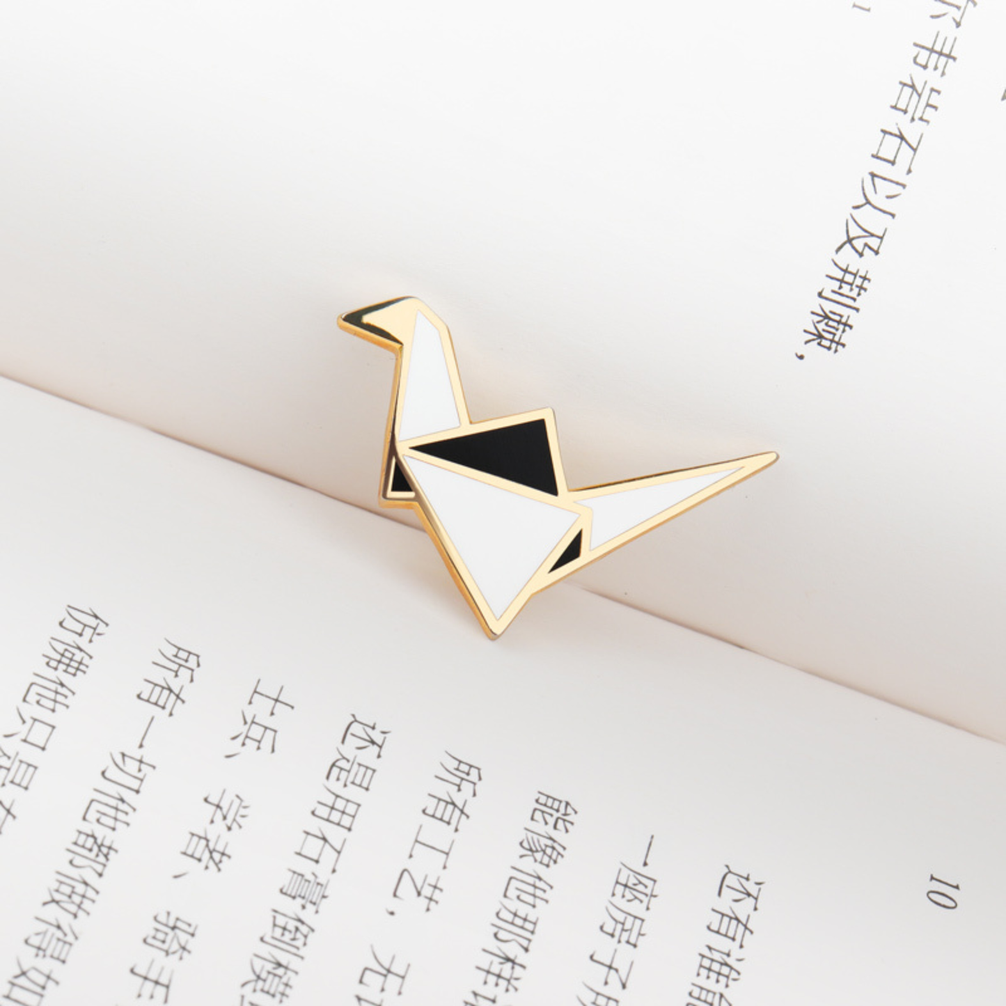 Fanli Enamel Pins "Paper Crane"