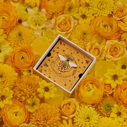 daparo Enamel Pins "Eastern Honey Bee"