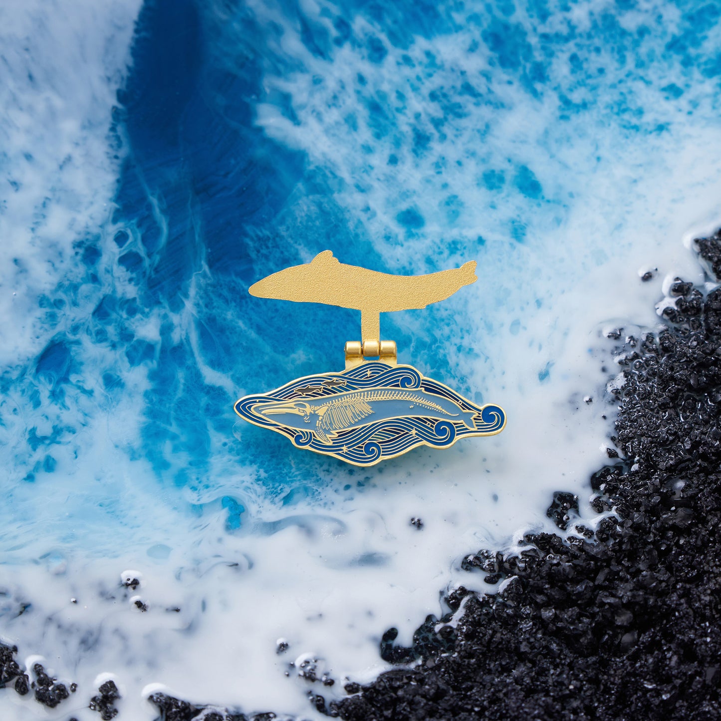 daparo Enamel Pins "Blue Whale"