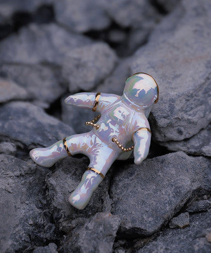 YIHE Ceramic Brooches "Astronaut"