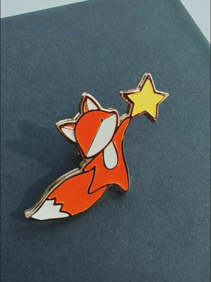 Fanli Enamel Pins "Dreaming Fox"