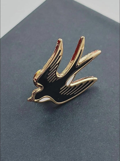 Fanli Enamel Pins "Swallow"
