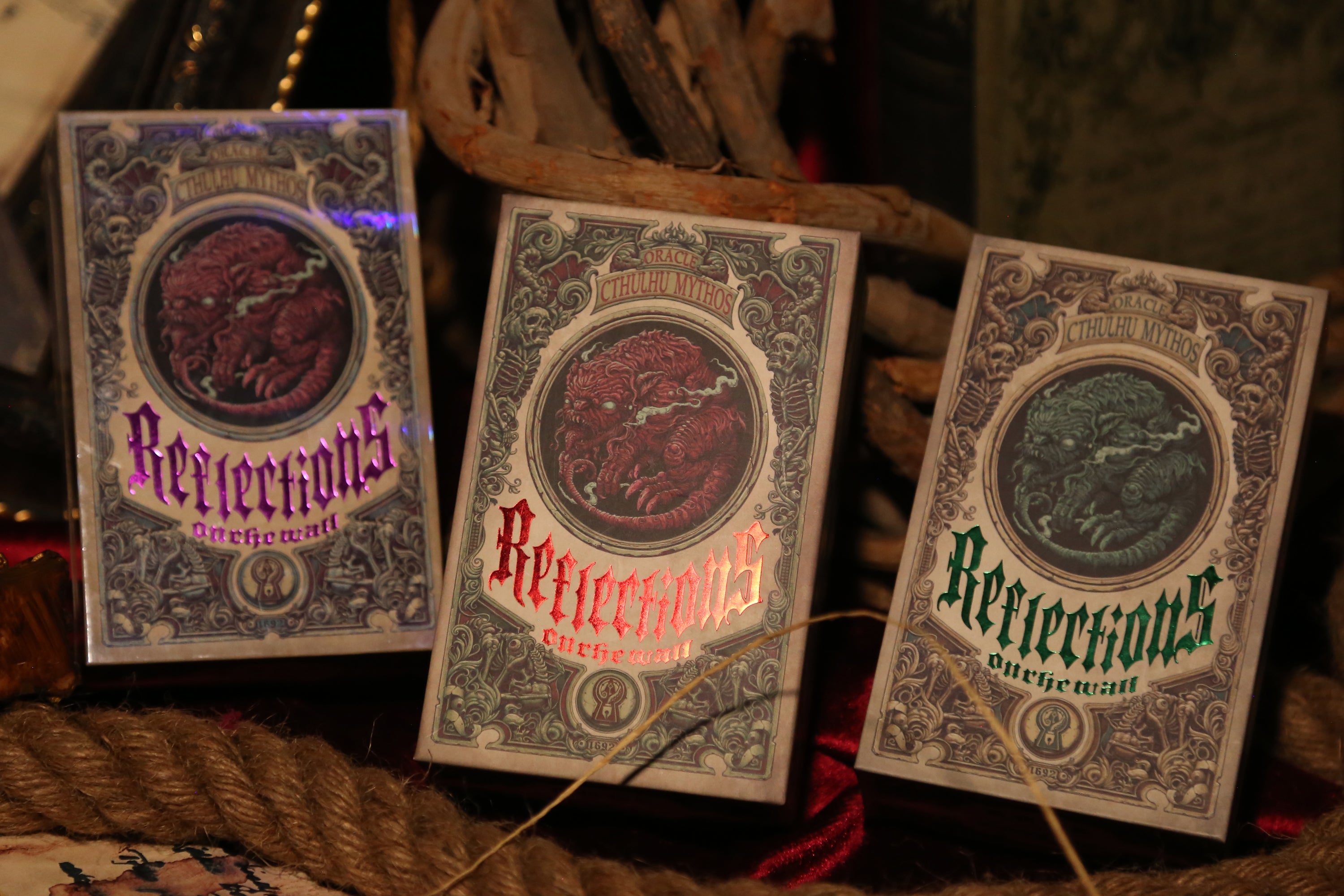 Reflections on the Wall Cthulhu Mythos Oracle – Vermilion Collection