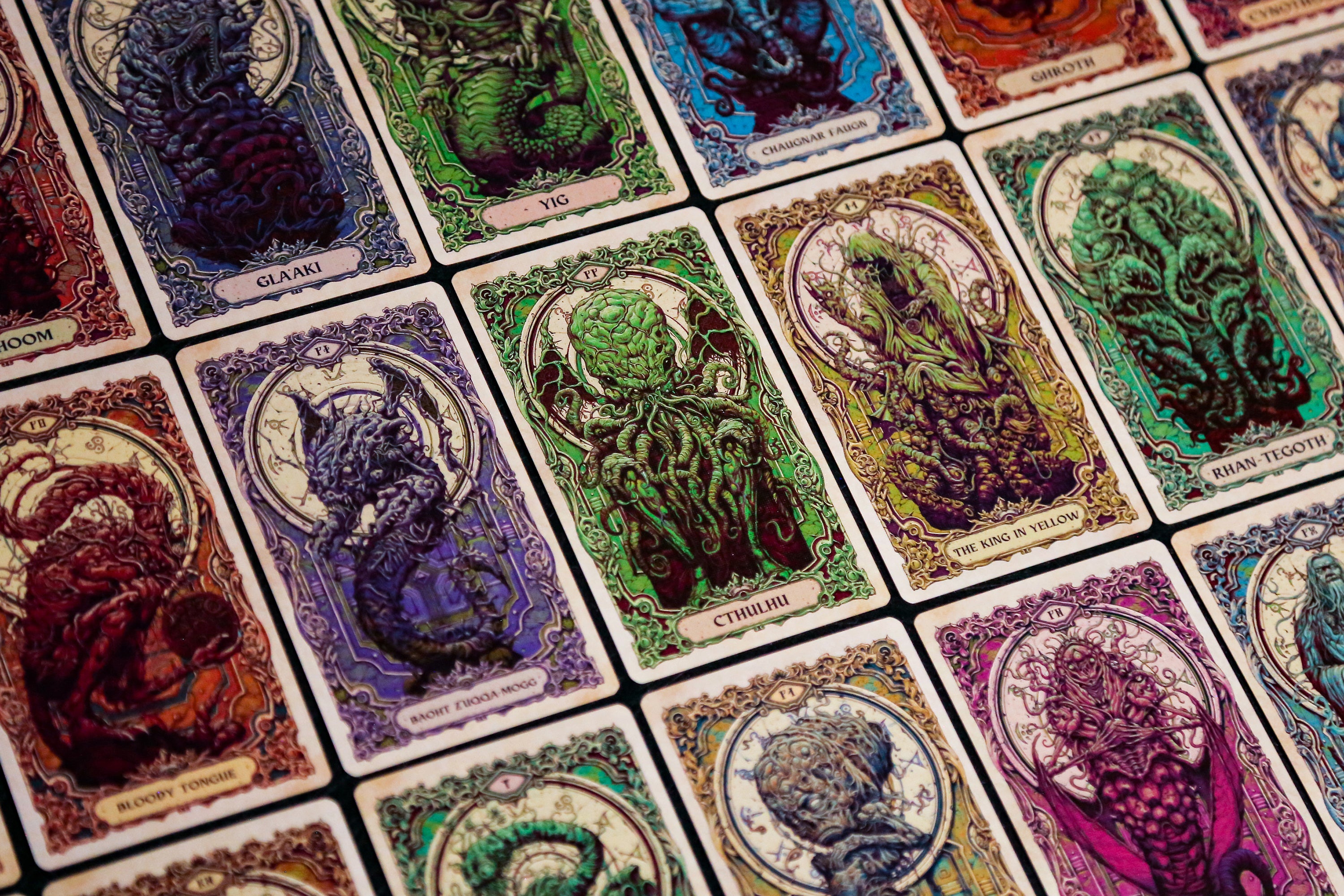 Reflections on the Wall Cthulhu Mythos Oracle – Vermilion Collection
