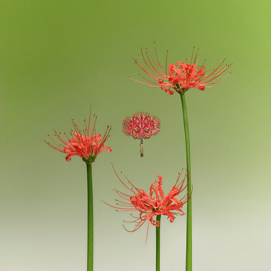 daparo Enamel Pins "Spider Lilies"