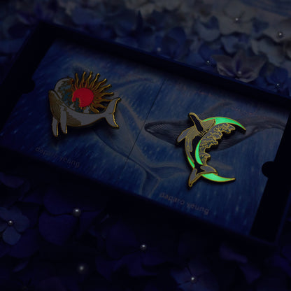 daparo Glow-in-the-Dark Enamel Pins "Humpback Whale"