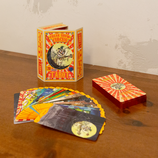 怪异演出塔罗牌