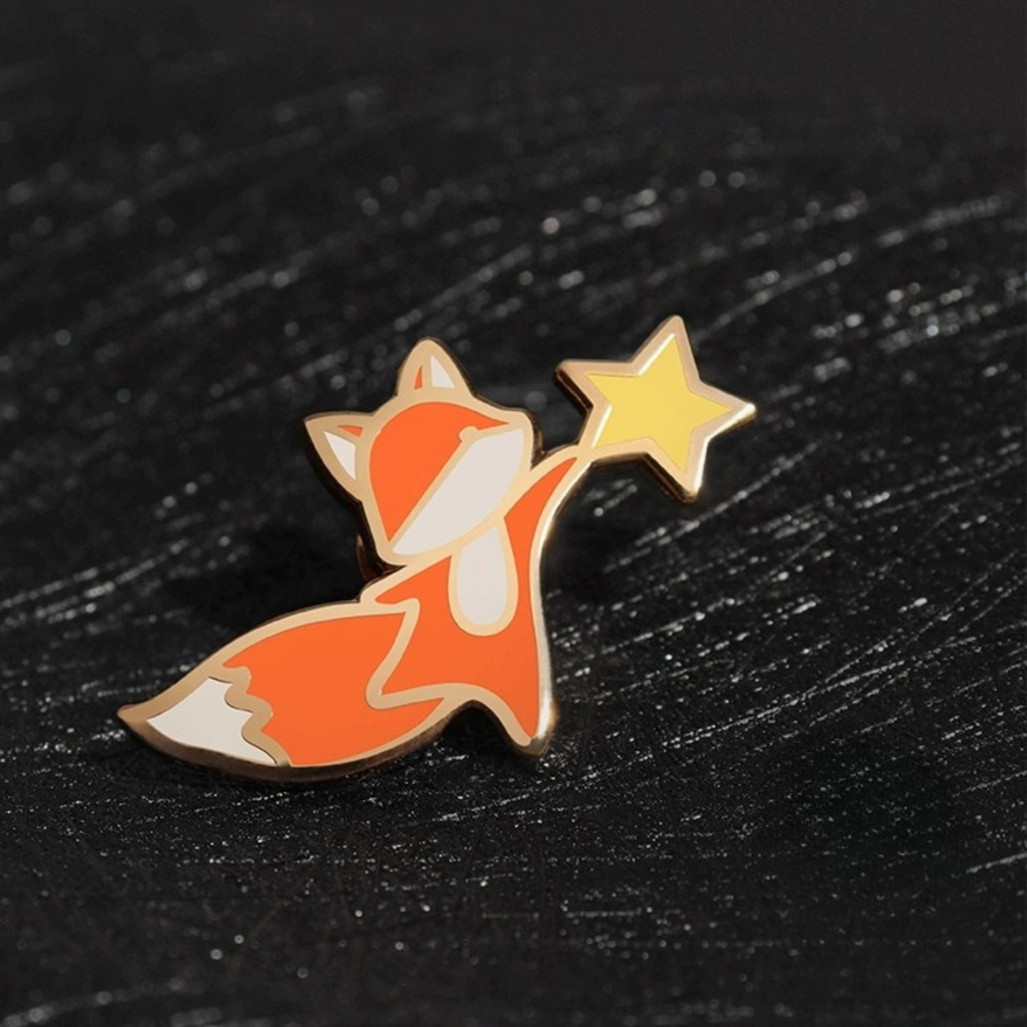 Fanli Enamel Pins "Dreaming Fox"