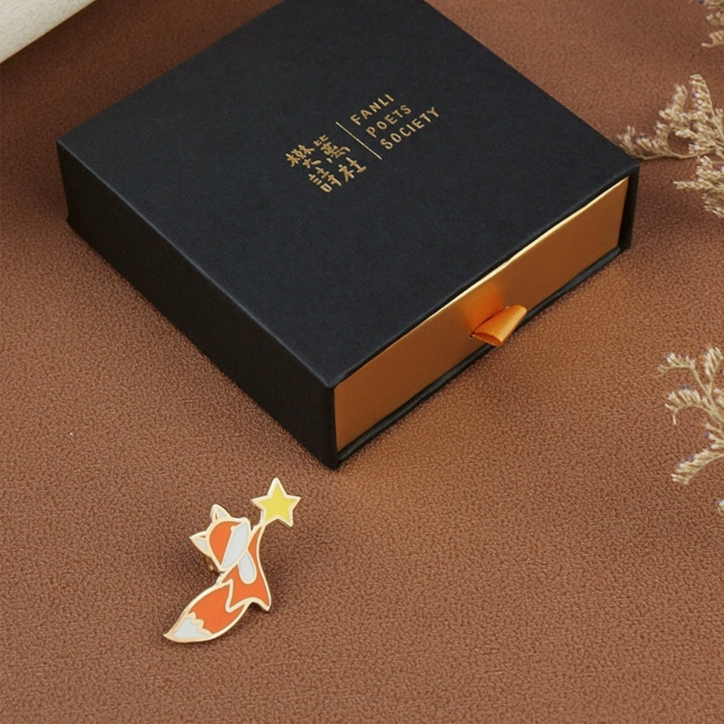 Fanli Enamel Pins "Dreaming Fox"