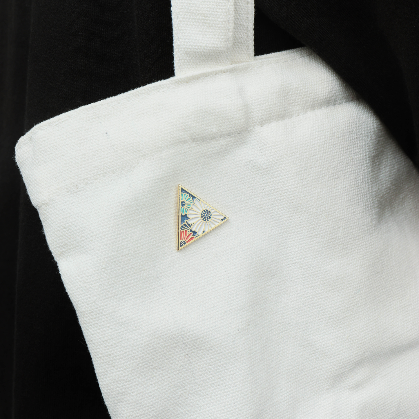 Fanli Enamel Pins "Little Daisy"