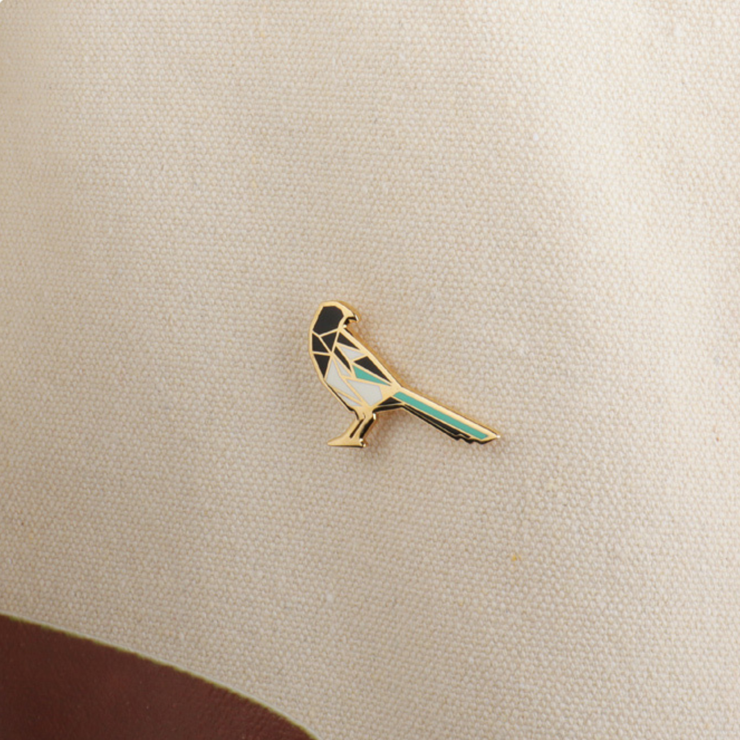 Fanli Enamel Pins "Magpie"