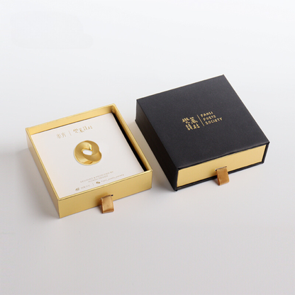 Fanli Enamel Pins " Möbius Ring"