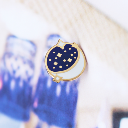 Fanli Enamel Pins "Moon"