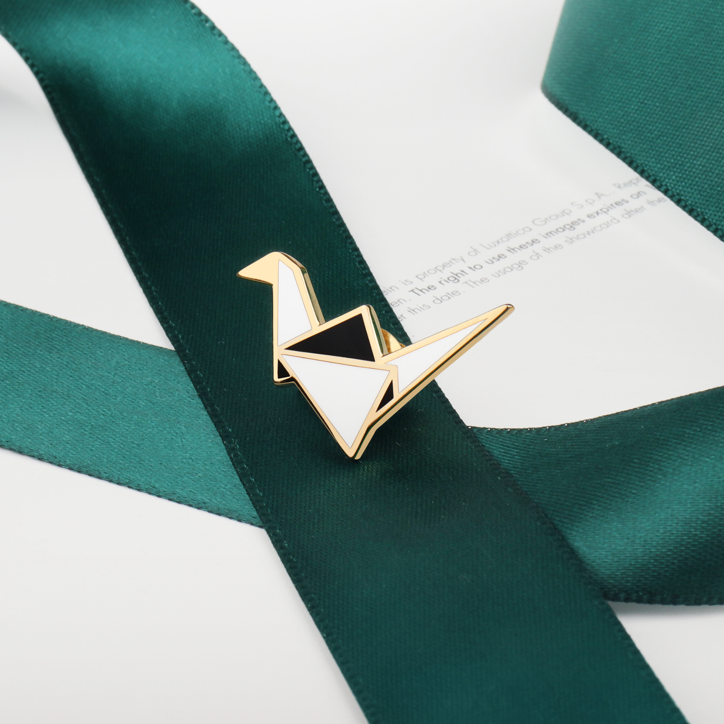 Fanli Enamel Pins "Paper Crane"