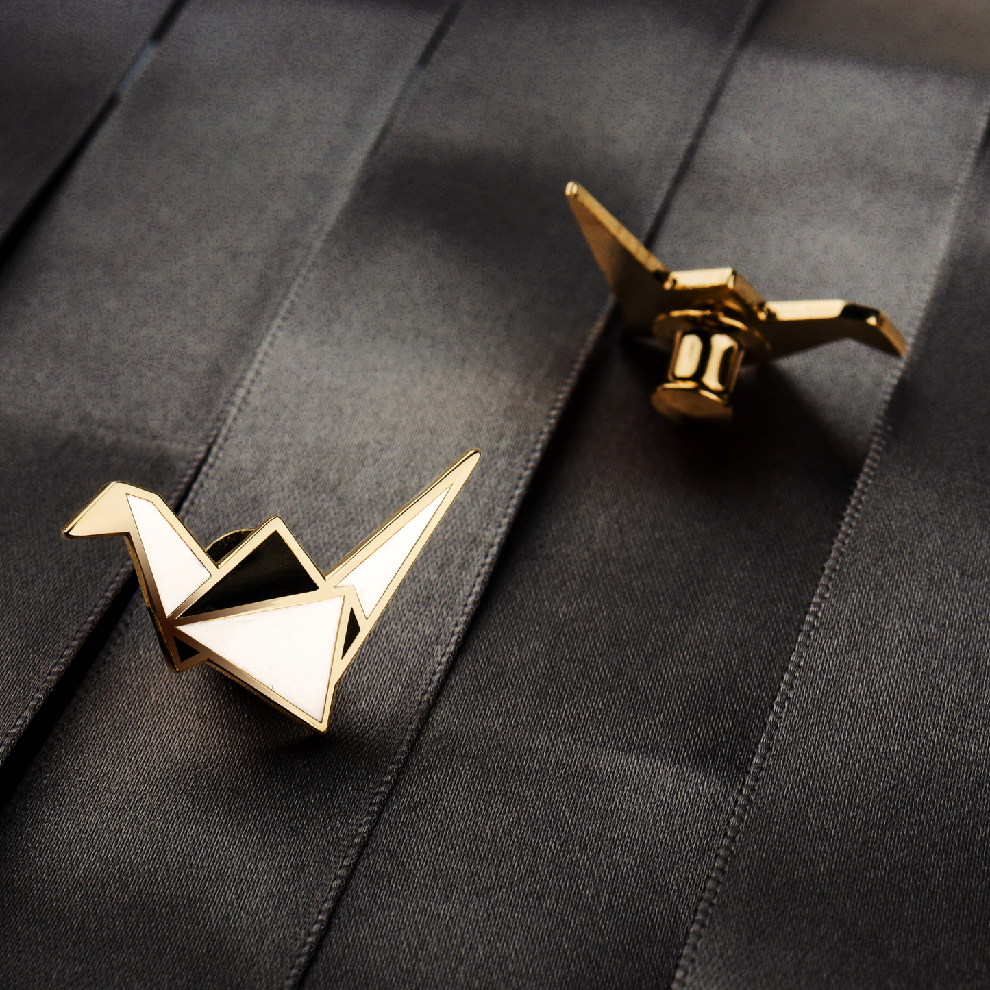 Fanli Enamel Pins "Paper Crane"
