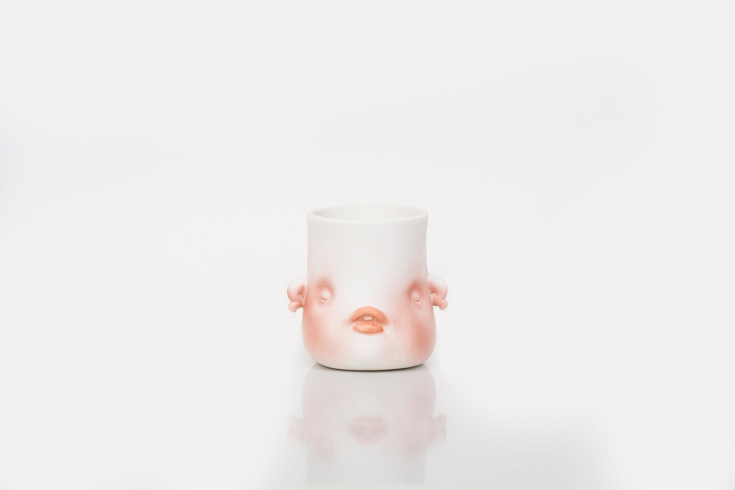 LIUXINYU Planet HUG Porcelain Tableware  "puu"
